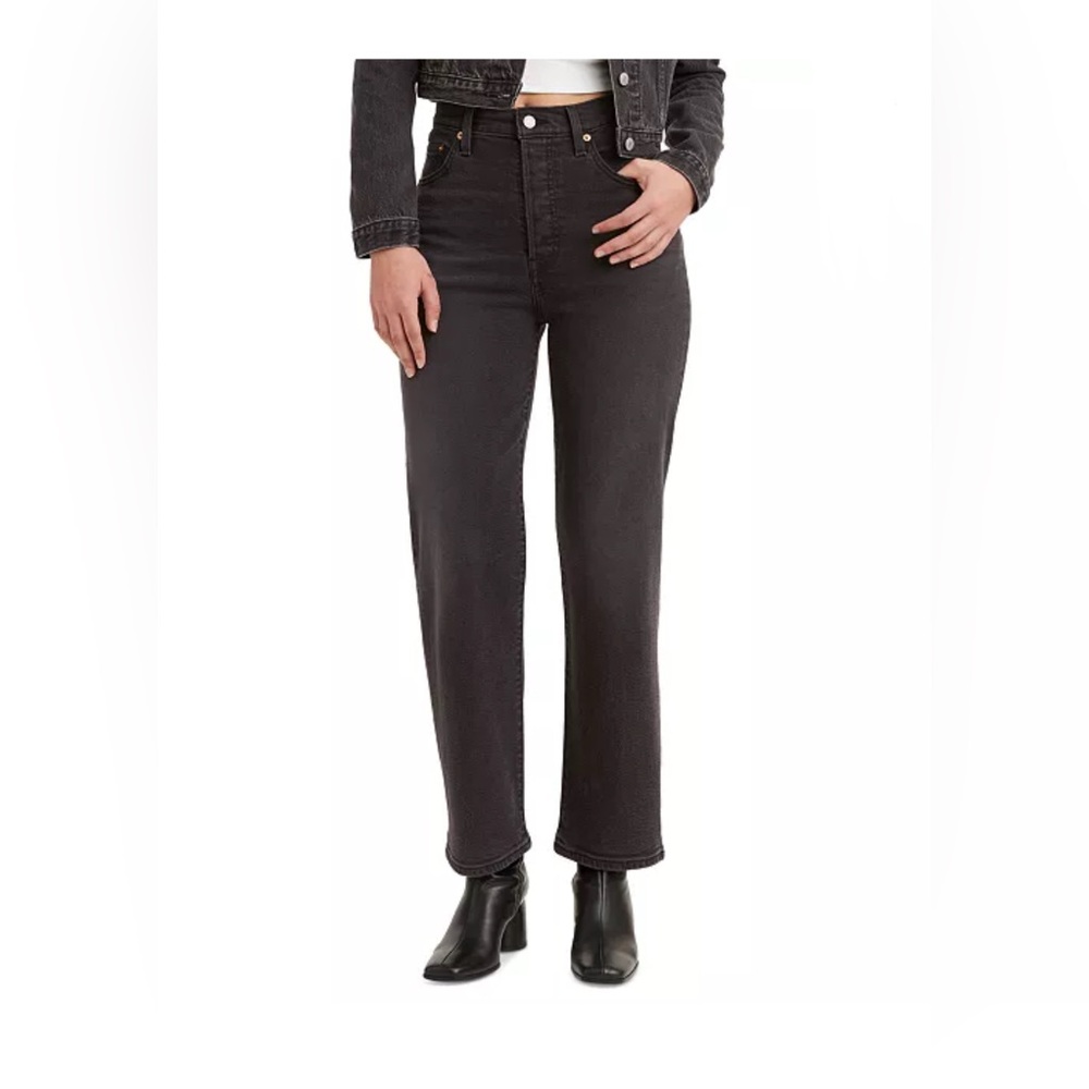 Levi’s Women’s High Rise Ribcage Straight Ankle Jeans